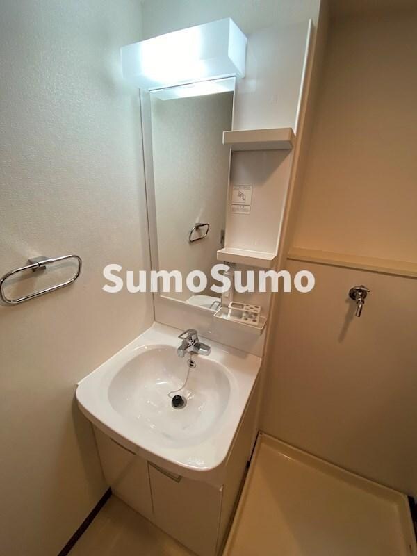 物件内観写真12　(独立洗面化粧台が付いています)