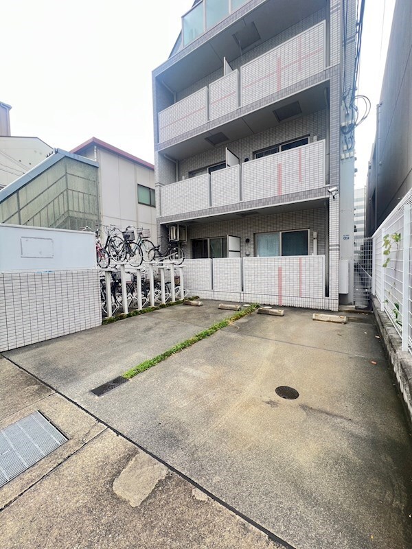 物件外観写真2　(駐車場完備です)