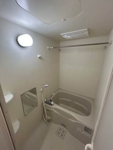 物件内観写真19　(日々の疲れを癒すお風呂付です)