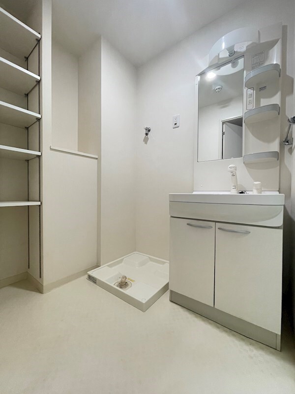 物件内観写真21　(明るい洗面所です)