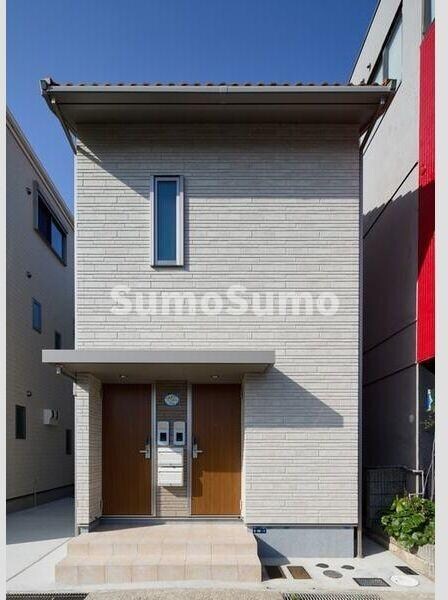 物件外観写真1　(落ち着いた雰囲気の外観です)