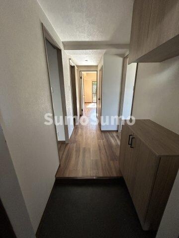 物件内観写真5　(収納もある玄関です)