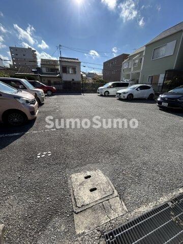 物件外観写真3　(駐車場完備です)