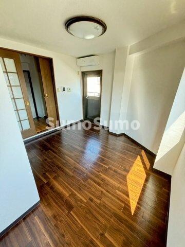 物件内観写真7　(コンパクトで使いやすい洋室です)