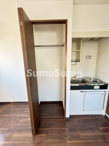 物件内観写真12　(大きなスペースがあり、収納には困りません)