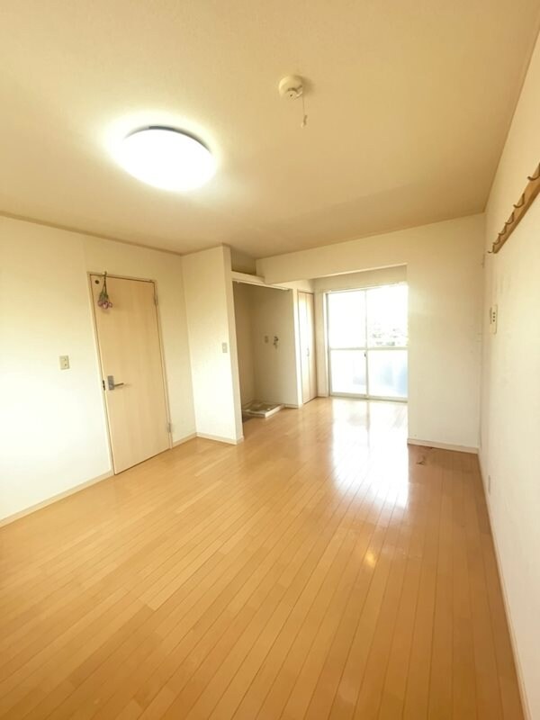 居室(ゆったり過ごせる居間です)