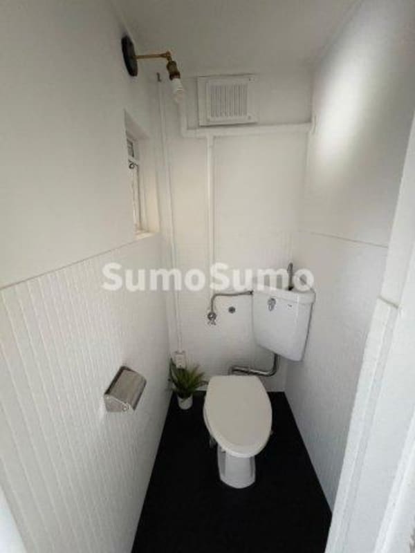 トイレ(落ち着いた色調のトイレです)