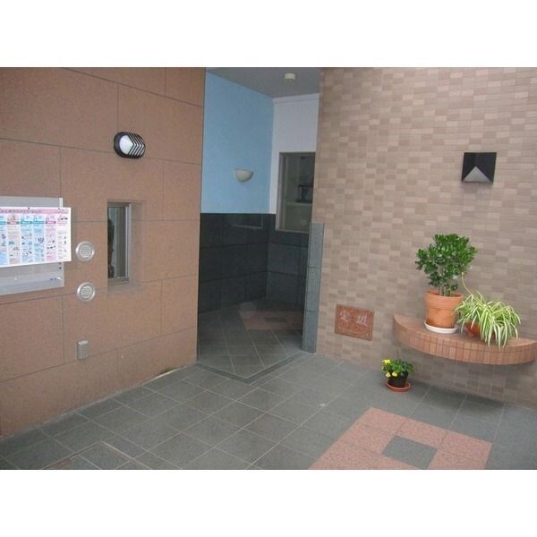 物件外観写真3　(建物の内部です)