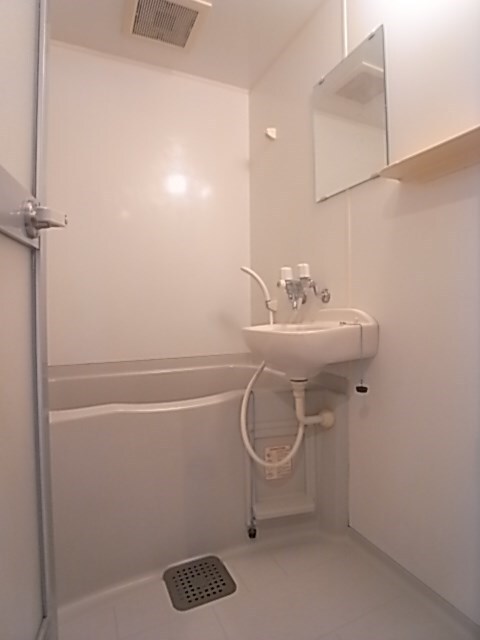 物件内観写真8　(コンパクトで使いやすいお風呂です)