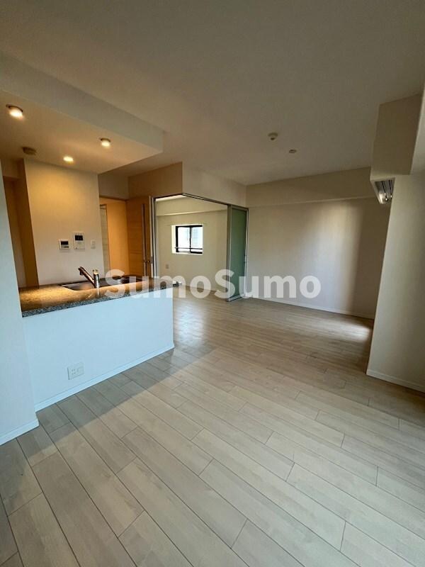 物件内観写真5　(ゆったりとしたリビングです)