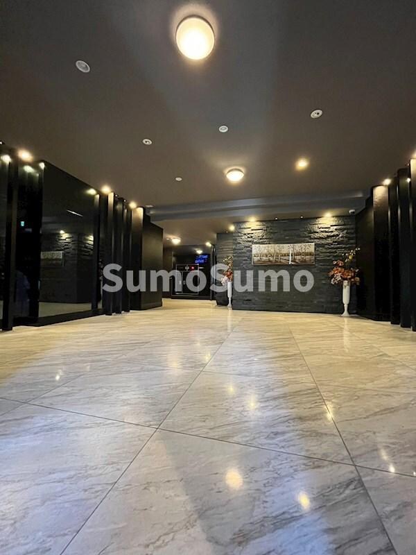 物件外観写真3　(ゆとりのあるロビーです)