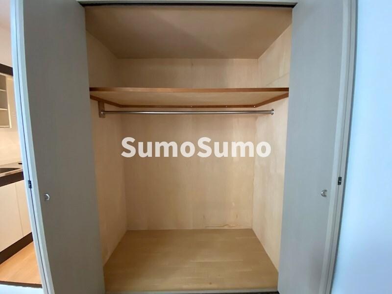 物件内観写真12　(大きなスペースがあり、収納には困りません)