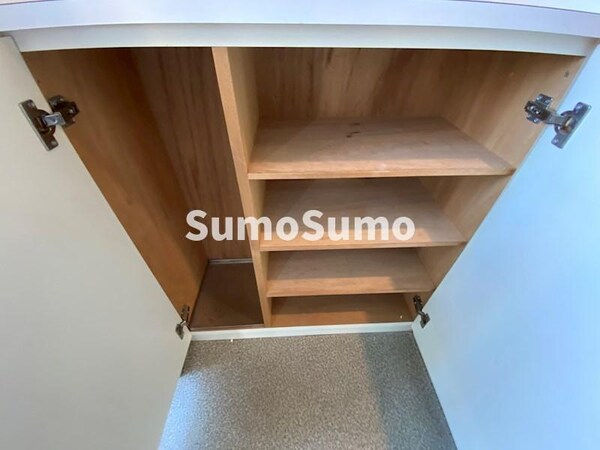 収納(小物を収納するのに便利です)