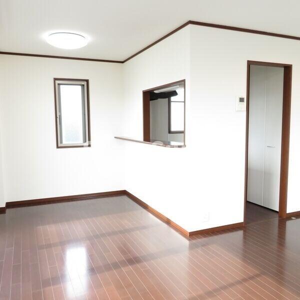 物件内観写真2　(おしゃれな居間です)