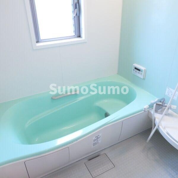 物件内観写真5　(日々の疲れを癒すお風呂付です)