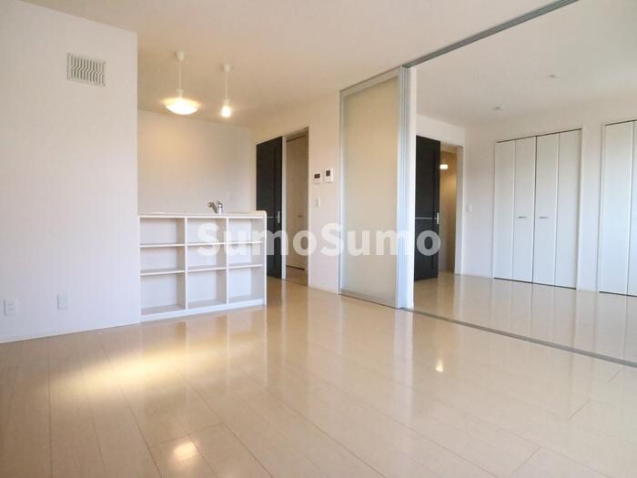 物件内観写真3　(ゆったり過ごせる居間です)