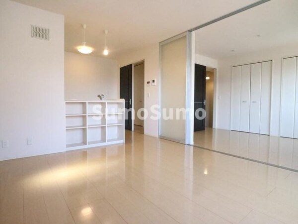 居室(ゆったり過ごせる居間です)