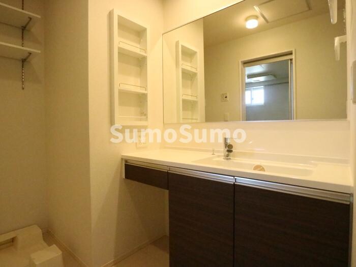 物件内観写真6　(スペースが確保できる洗面所です)