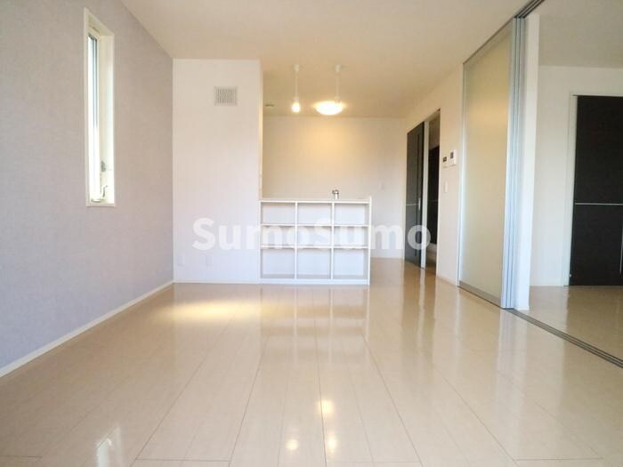 物件内観写真10　(ゆったりした洋室です)