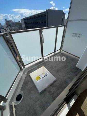 物件内観写真8　(開放的で明るい空間を演出してくれるバルコニーです)