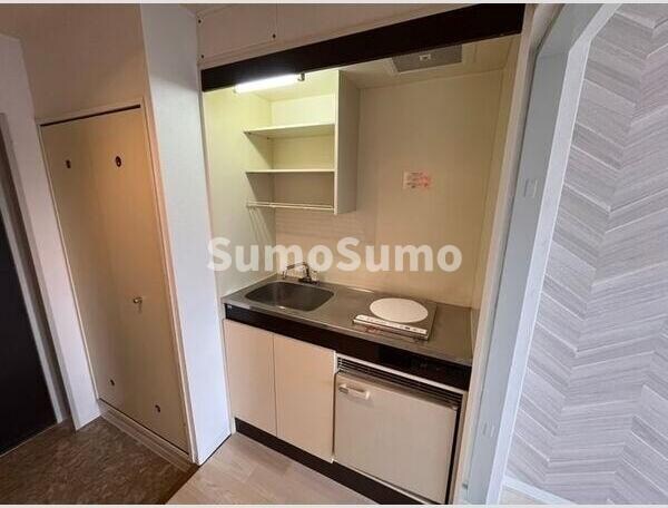 物件内観写真5　(コンパクトなキッチンで掃除もラクラク)