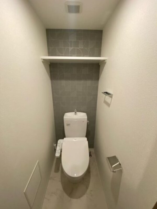 トイレ(落ち着いた色調のトイレです)