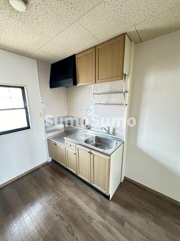 物件内観写真5　(コンパクトなキッチンで掃除もラクラク)