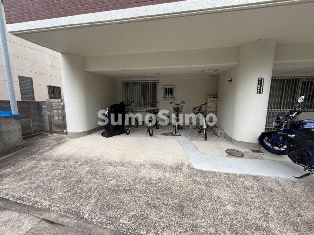 物件外観写真2　(駐車場完備です)