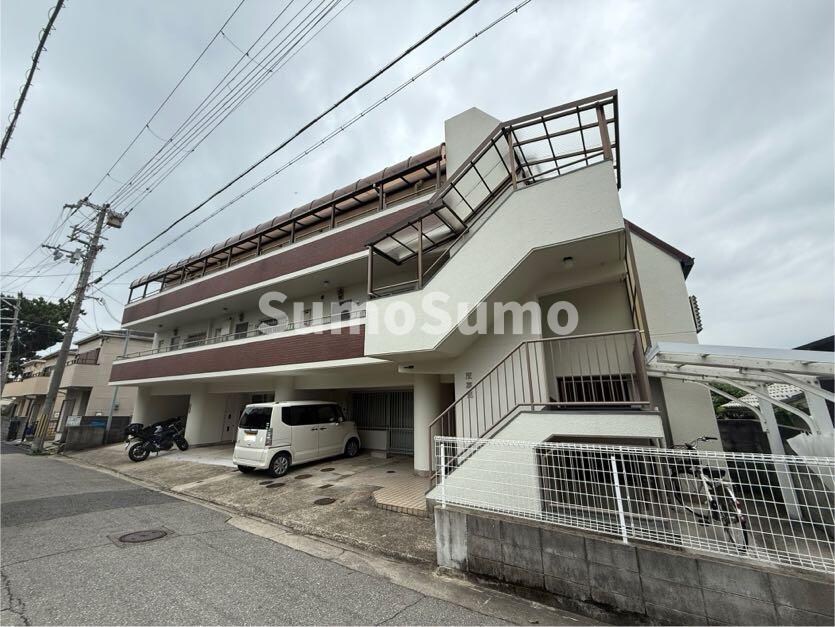 物件外観写真3　(外観は落ち着いています)