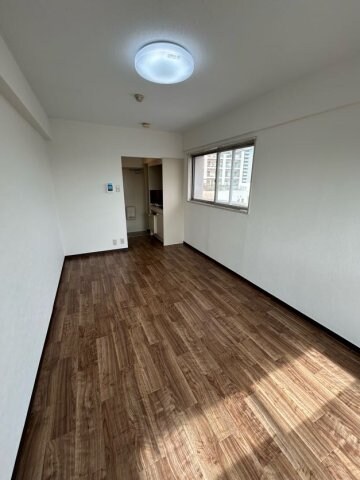 物件内観写真25　(こちらの居間で趣味の時間をお楽しみください)