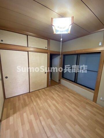 物件内観写真19　(こちらの居間で趣味の時間をお楽しみください)