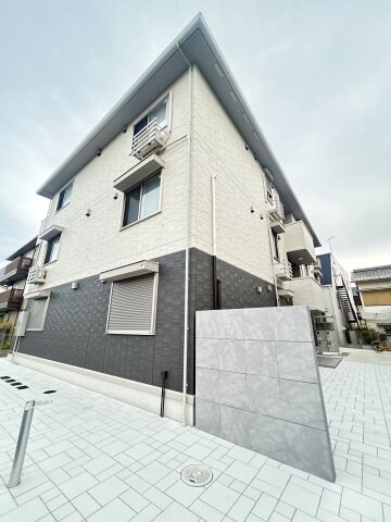 物件外観写真1　(きれいな外観です)