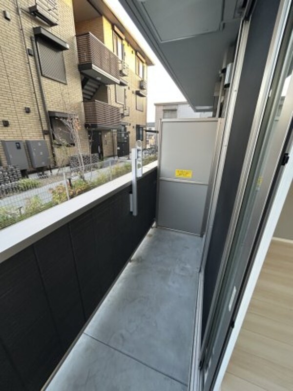 バルコニー(暖かな日差しのふりそそぐバルコニー)