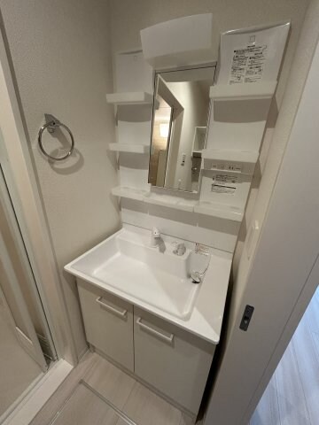 物件内観写真19　(コンパクトで使いやすい洗面所)