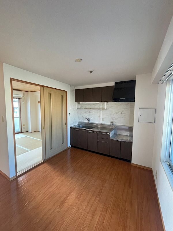 物件内観写真5　(ゆったり過ごせるリビングです)