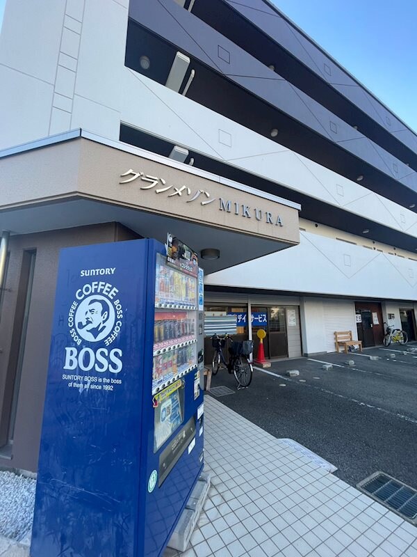 物件外観写真3　(建物の内部です)