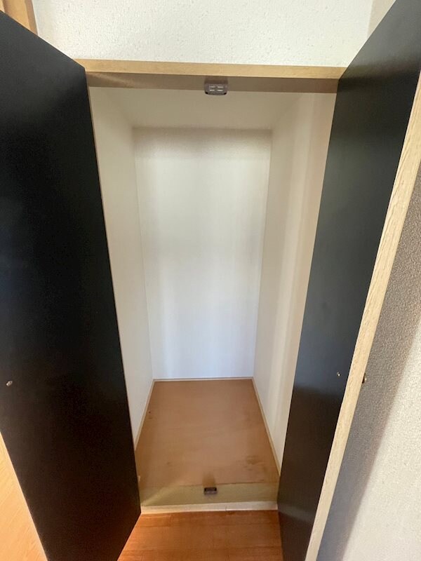 物件内観写真10　(たっぷりとした収納スペースです)