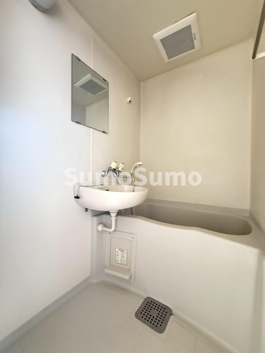 物件内観写真8　(コンパクトで使いやすいお風呂です)