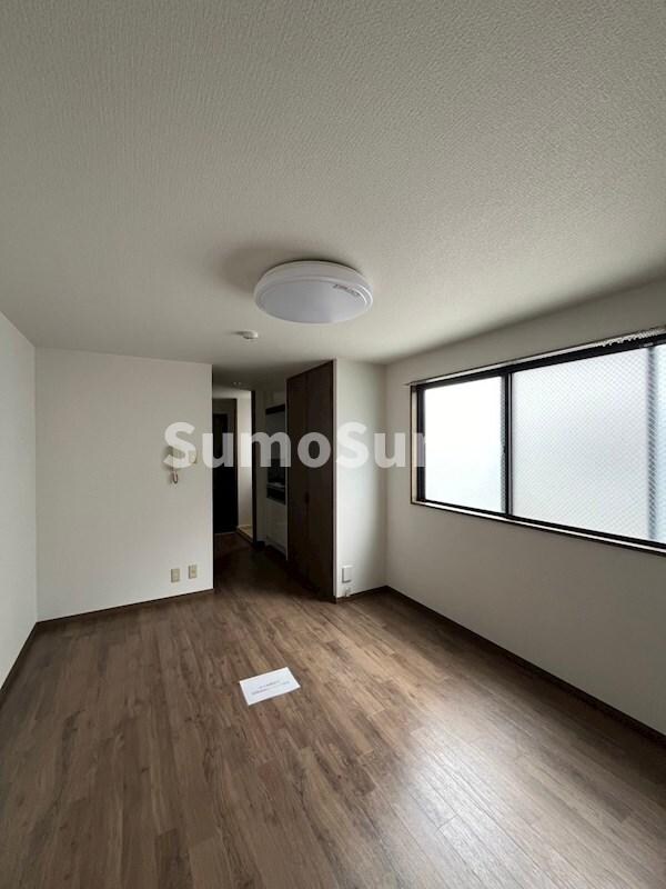 物件内観写真6　(おしゃれな居間です)