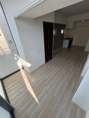 物件内観写真6　(開放的な寝室です)