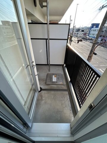 物件内観写真9　(お洗濯にも便利なバルコニー付き)