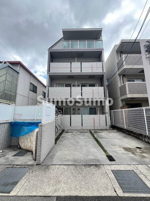 物件外観写真1　(落ち着いた雰囲気の外観です)