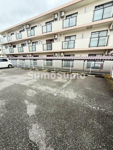 物件外観写真2　(駐車場です)