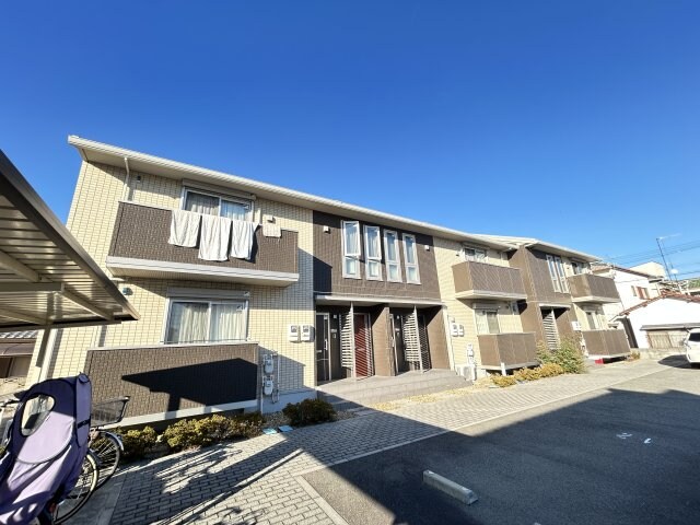 物件外観写真1　(外観もきれいです)