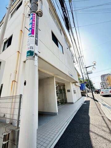 物件外観写真1　(落ち着いた雰囲気の外観です)