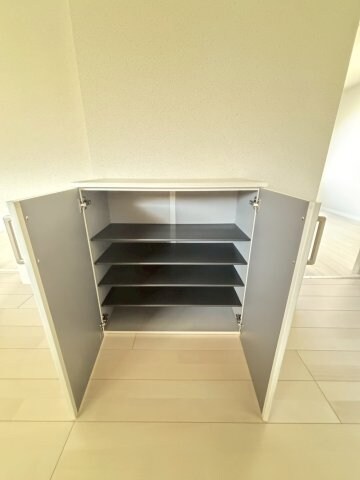 物件内観写真4　(大きなものも収納できそうです)