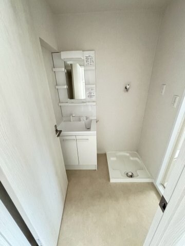 物件内観写真10　(使いやすい洗面所です)