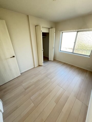 物件内観写真11　(ゆったりした洋室です)