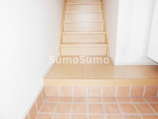 物件内観写真3　(明るい玄関です)