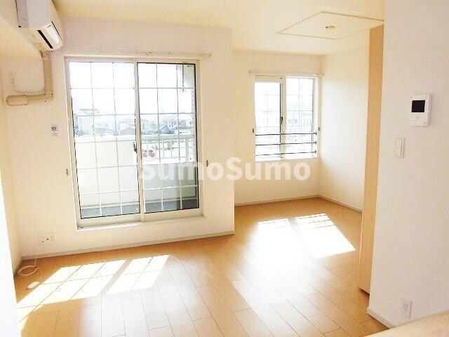 物件内観写真4　(リビングです)